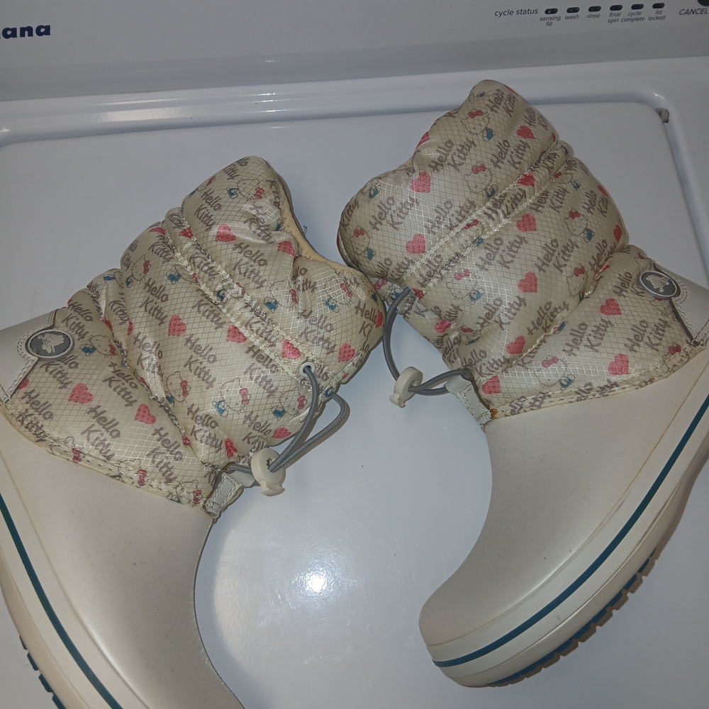 Crocs Hello Kitty RARE Boots - Picture 12 of 12